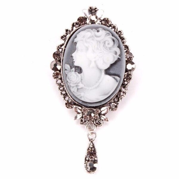 image_465 Broche camee noblesse zilverkleurig