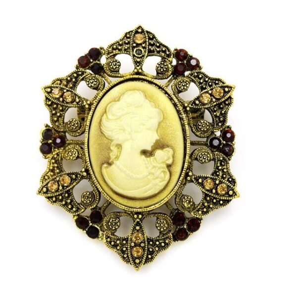 image_467 Chique vintage camee broche
